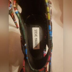 Steve Madden high heels size 9 graffiti print